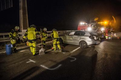 Neuhausen: Verkehrsunfall mit zwei schwer verletzten Personen auf der Autobahn 8